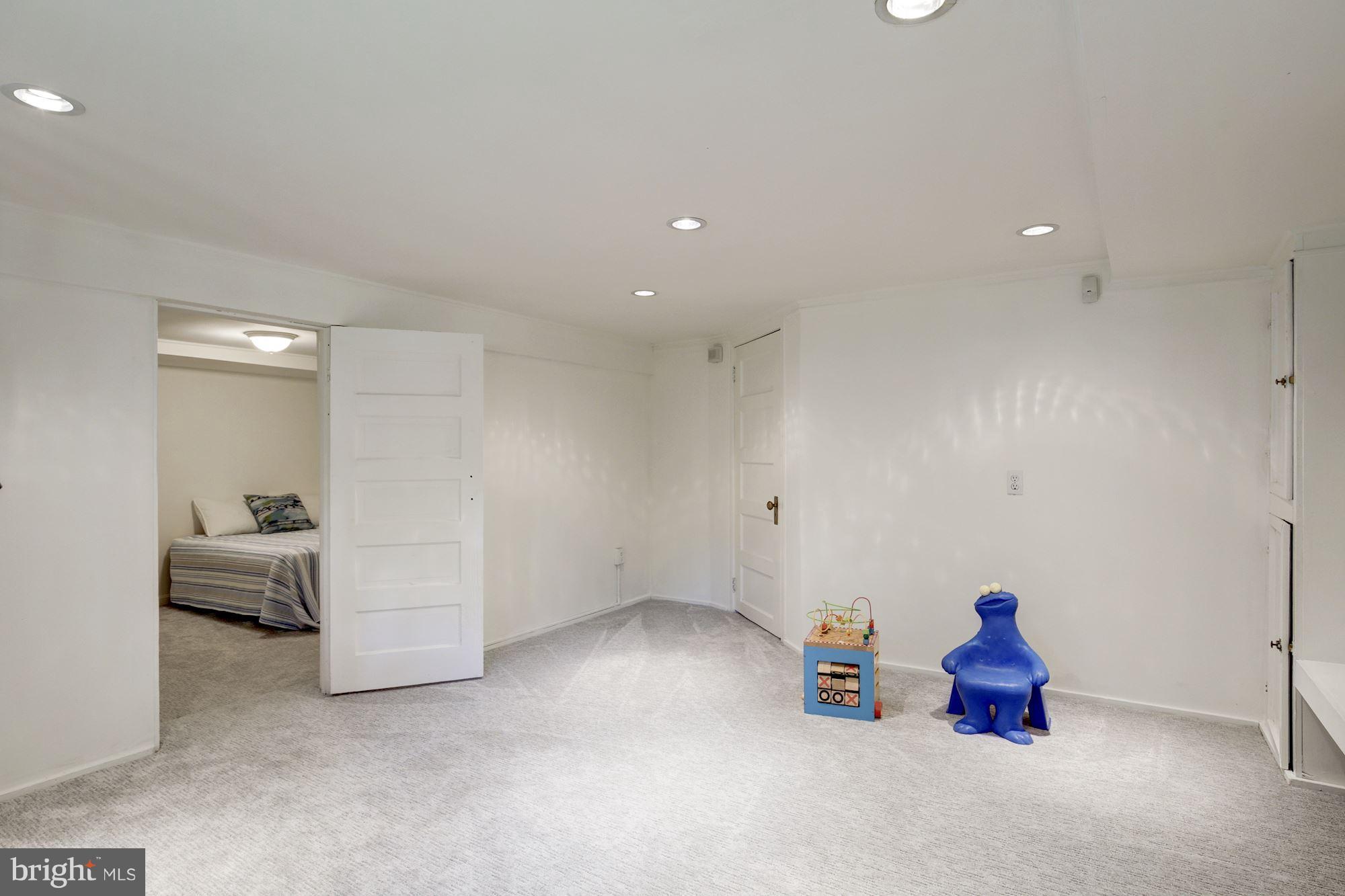 2818 Rittenhouse Street Northwest Washington, DC 20015 - Photo 25 of 30 Interior (General)