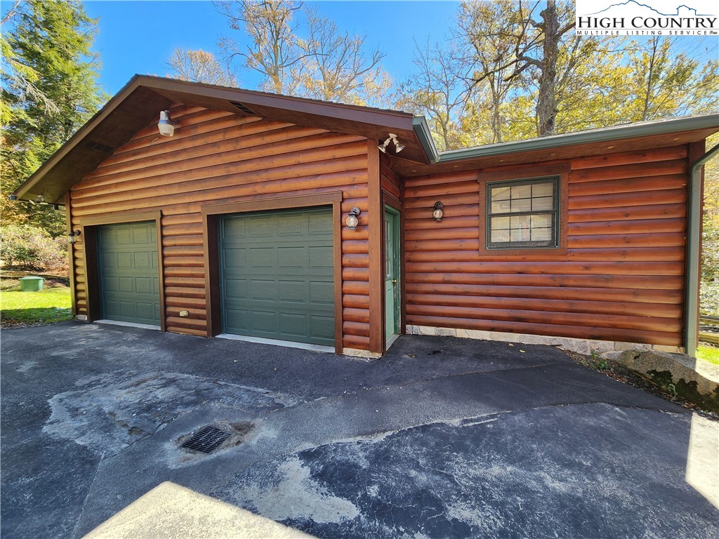 395 Rough Ridge Road Sugar Mountain, NC 28604 - Photo 6 of 42 Gallery Image 6