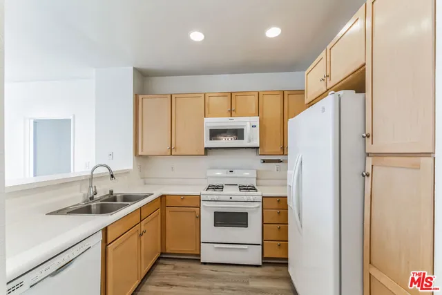 $4,750 | 6400 Crescent Parkway, Unit 217, Playa Vista, CA 90094