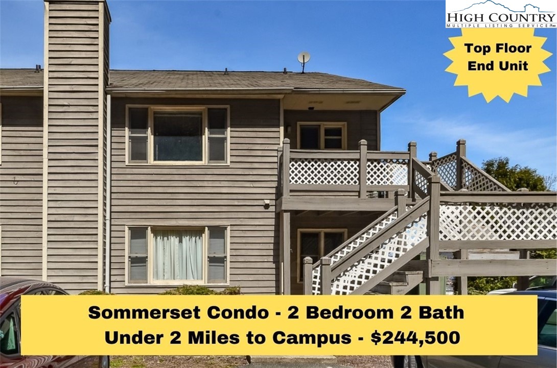 a view of a back yard