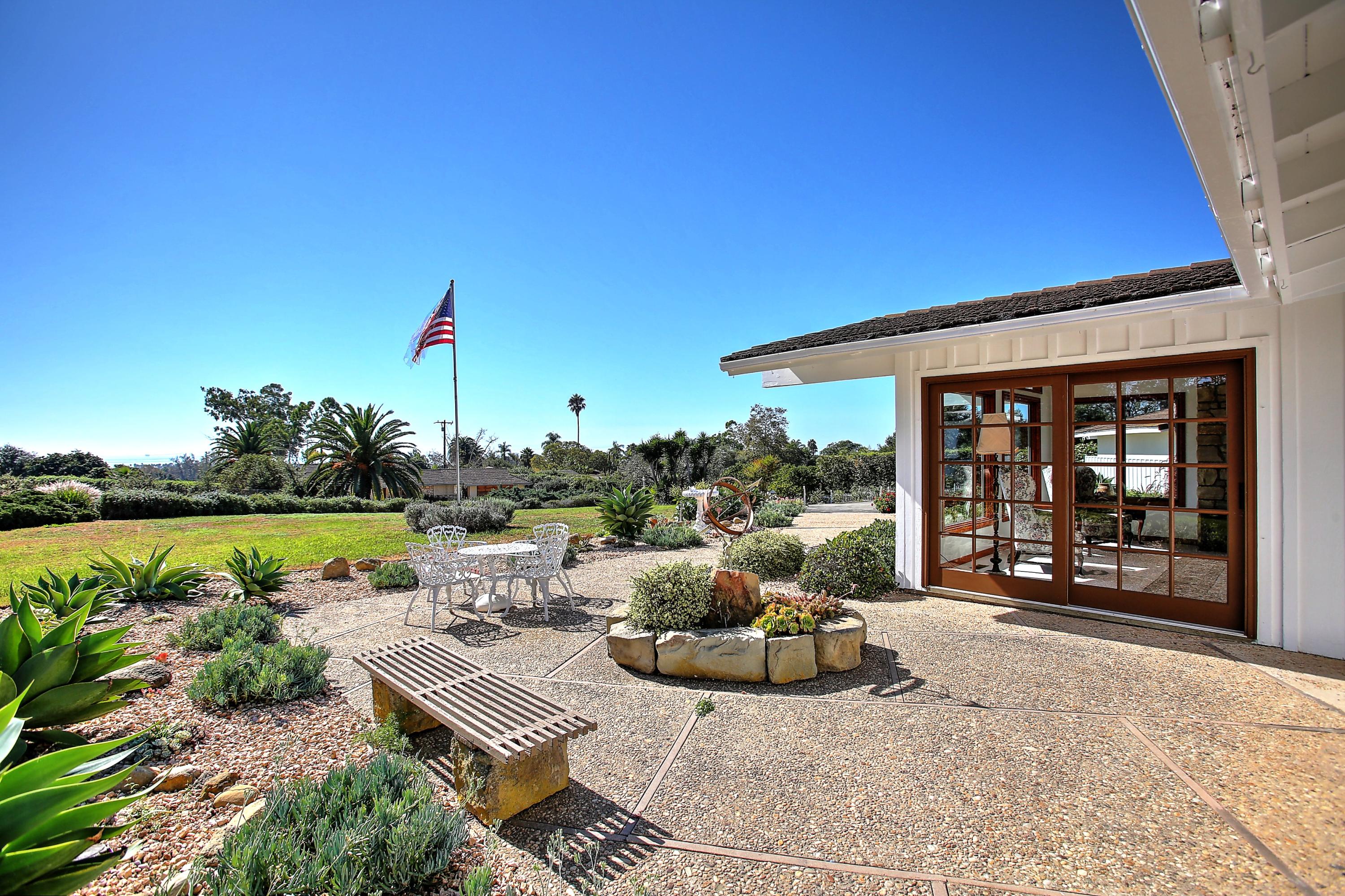 1731 La Mirada Drive Carpinteria, CA 93013 - Photo 11 of 50 019