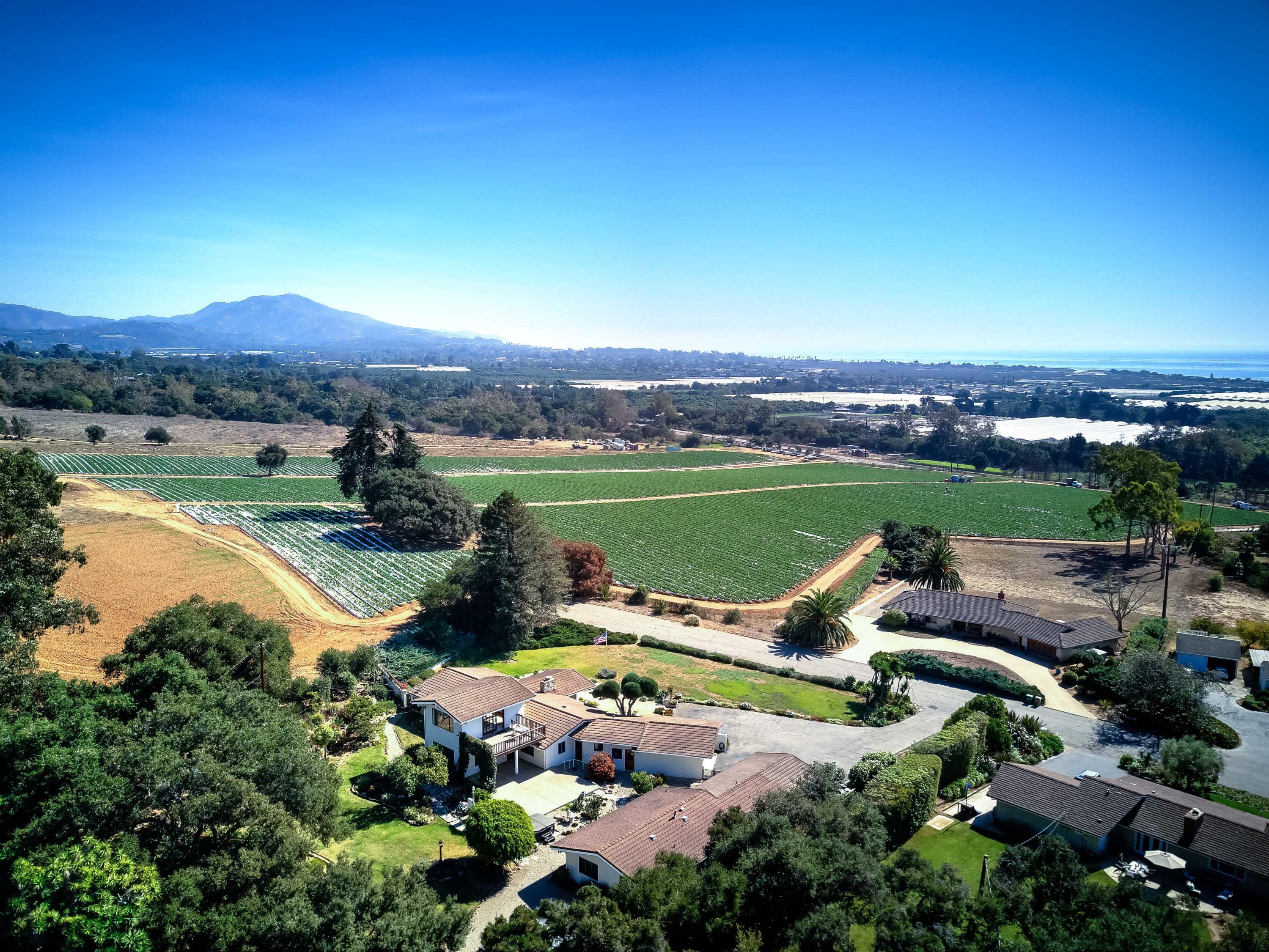 1731 La Mirada Drive Carpinteria, CA 93013 - Photo 6 of 50 008