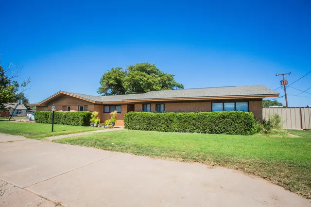 $310,000 | 812 1st Street, Abernathy, TX 79311