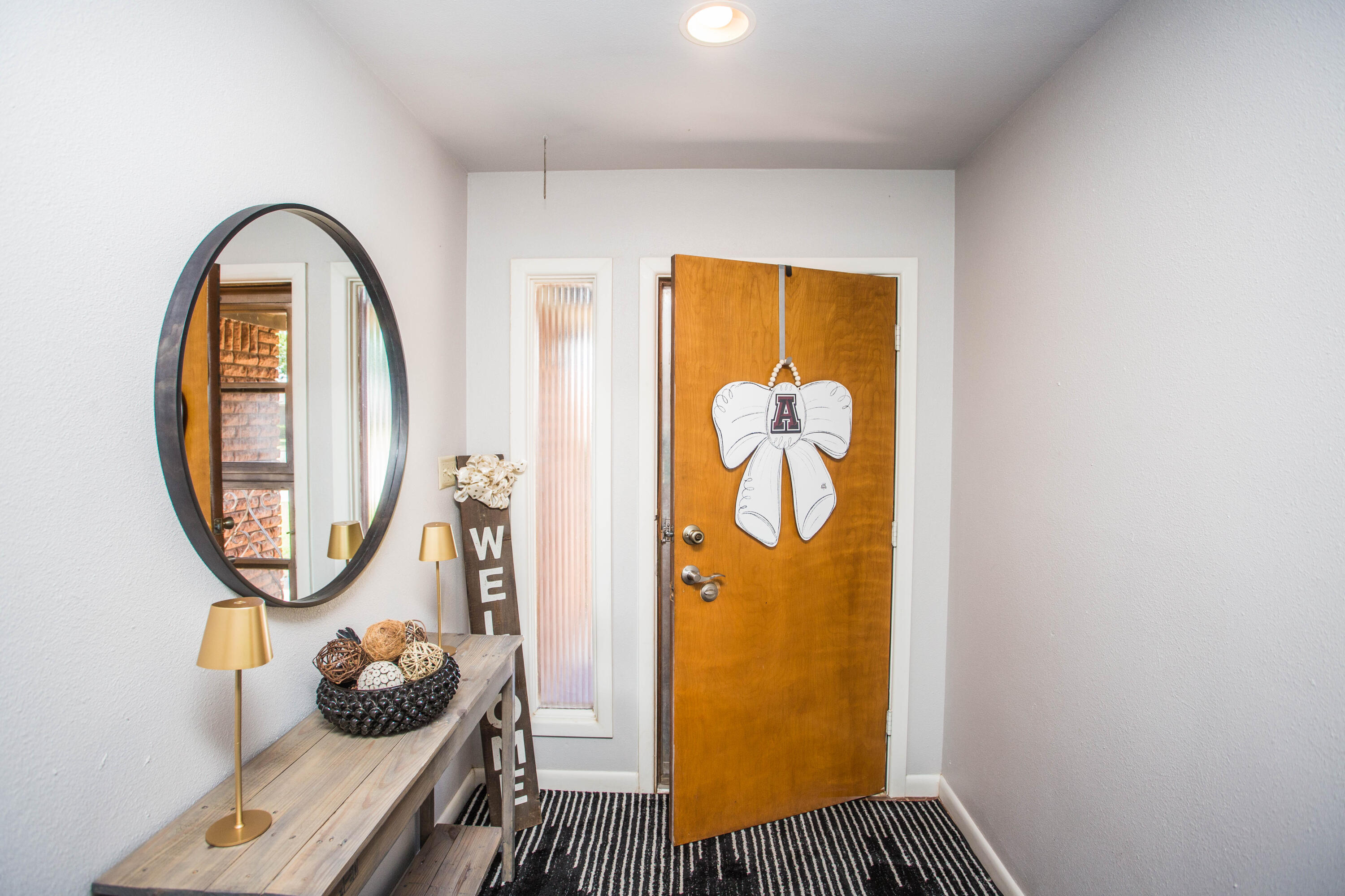 812 1st Street Abernathy, TX 79311 - Photo 7 of 53 a bathroom with a tub and a mirror