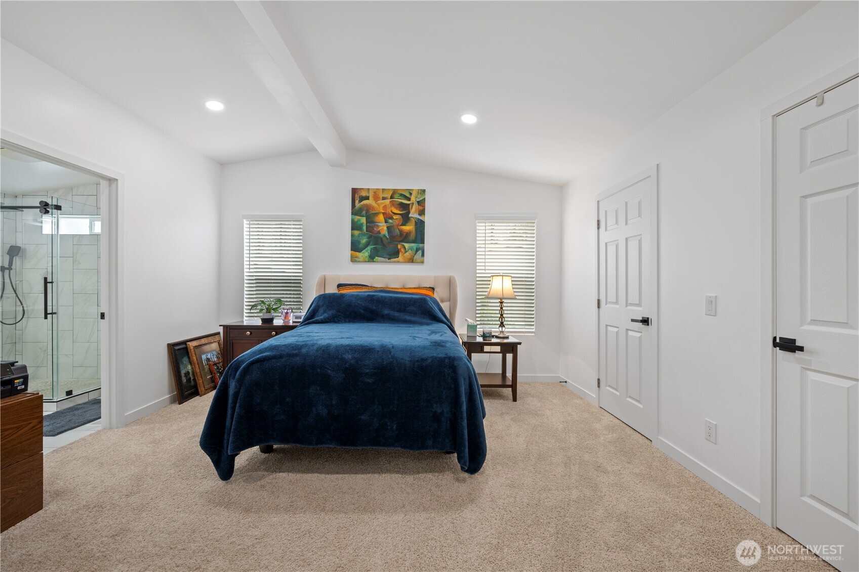415 Lakeview Road, Unit K35 Lynnwood, WA 98087 - Photo 17 of 27 a bedroom with a bed and a window