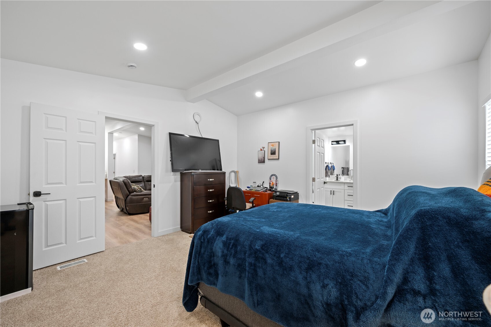 415 Lakeview Road, Unit K35 Lynnwood, WA 98087 - Photo 18 of 27 a bedroom with a bed and a view of kitchen