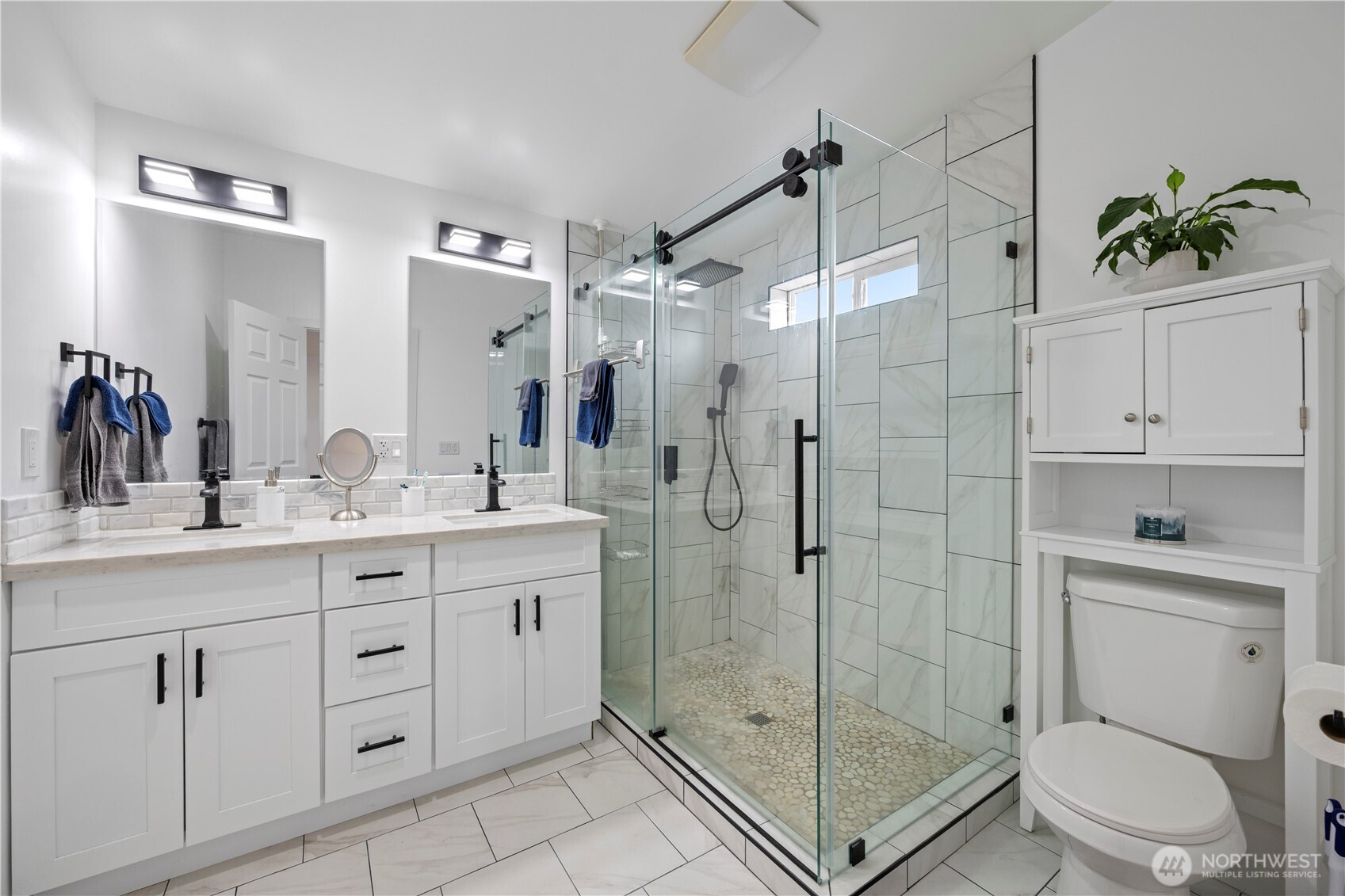 415 Lakeview Road, Unit K35 Lynnwood, WA 98087 - Photo 19 of 27 a bathroom with a shower sink mirror and toilet
