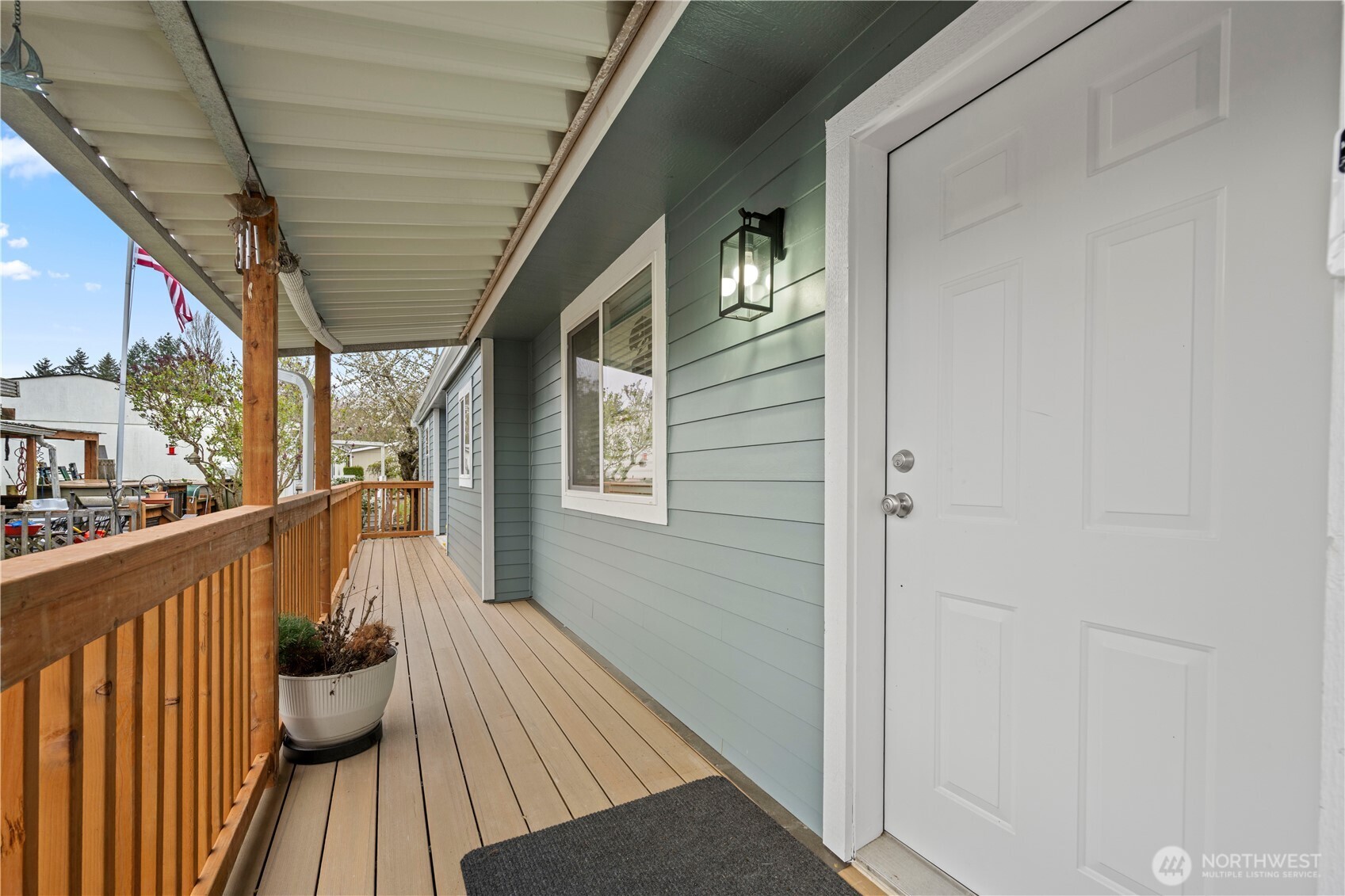415 Lakeview Road, Unit K35 Lynnwood, WA 98087 - Photo 26 of 27 a view of a balcony with chairs and wooden floor