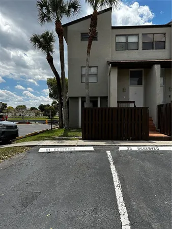 $2,650 | 10000 Northwest 9th St Circle, Unit 21, Miami, FL 33172