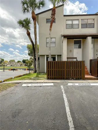 $2,650 | 10000 Northwest 9th St Circle, Unit 21, Miami, FL 33172