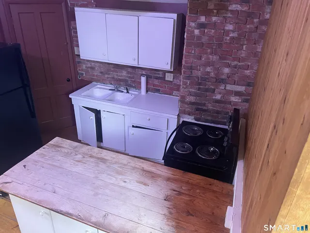 $1,200 | 1633 Main Street North, Woodbury, CT 06798