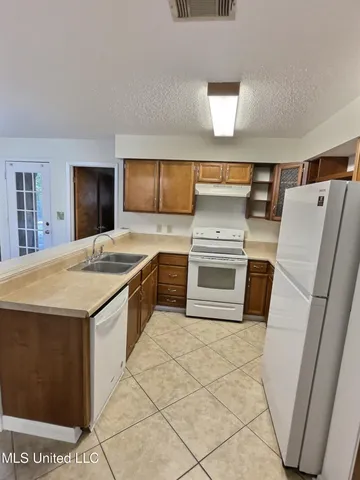 $1,650 | 9216 Pointe Aux Chenes Road, Ocean Springs, MS 39564