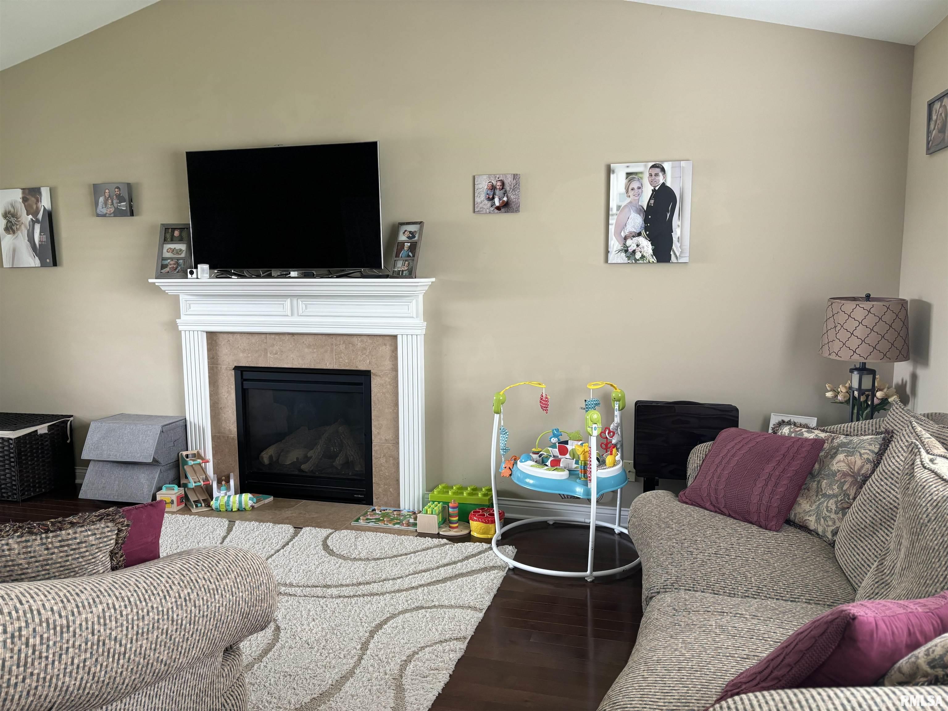 116 East Cypress Road Canton, IL 61520 - Photo 3 of 31 Gallery Image 3