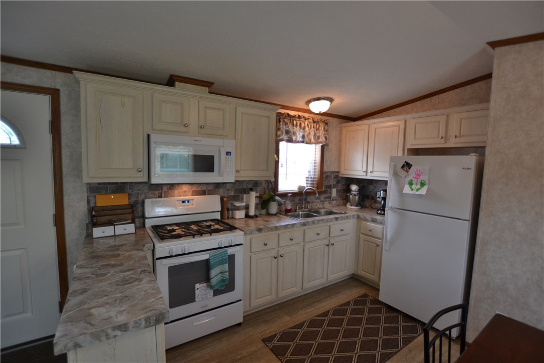 898 Ridge Road, Unit 48 Webster, NY 14580 - Photo 8 of 33