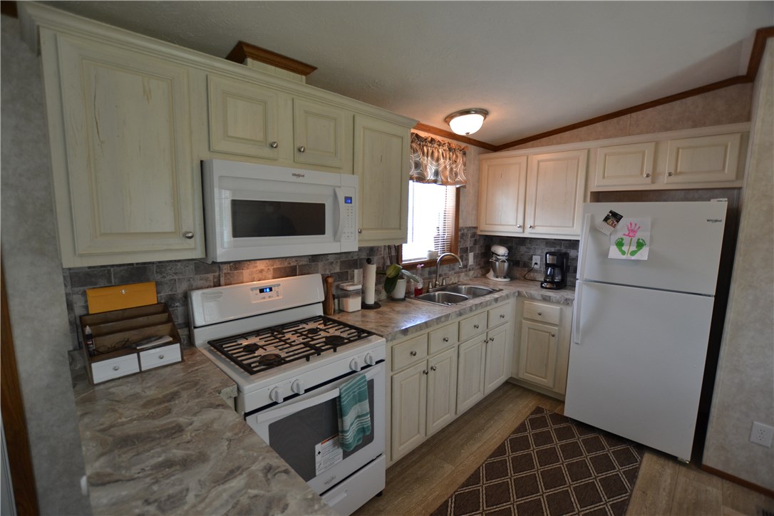 898 Ridge Road, Unit 48 Webster, NY 14580 - Photo 9 of 33