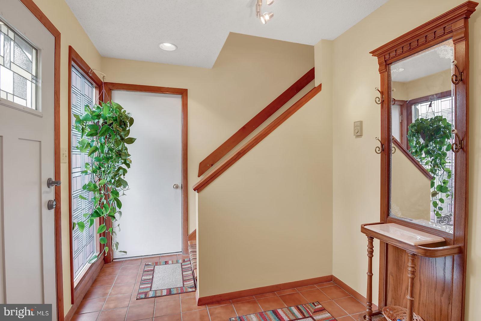 1333 Pelham Road Harrisburg, PA 17110 - Photo 2 of 25 Foyer