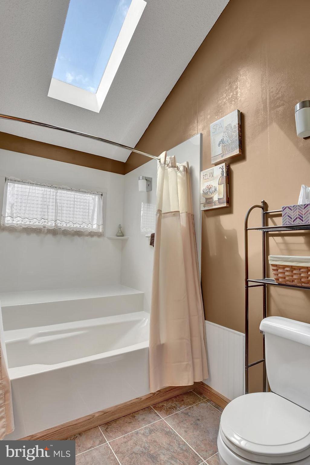 1333 Pelham Road Harrisburg, PA 17110 - Photo 18 of 25 Bathroom