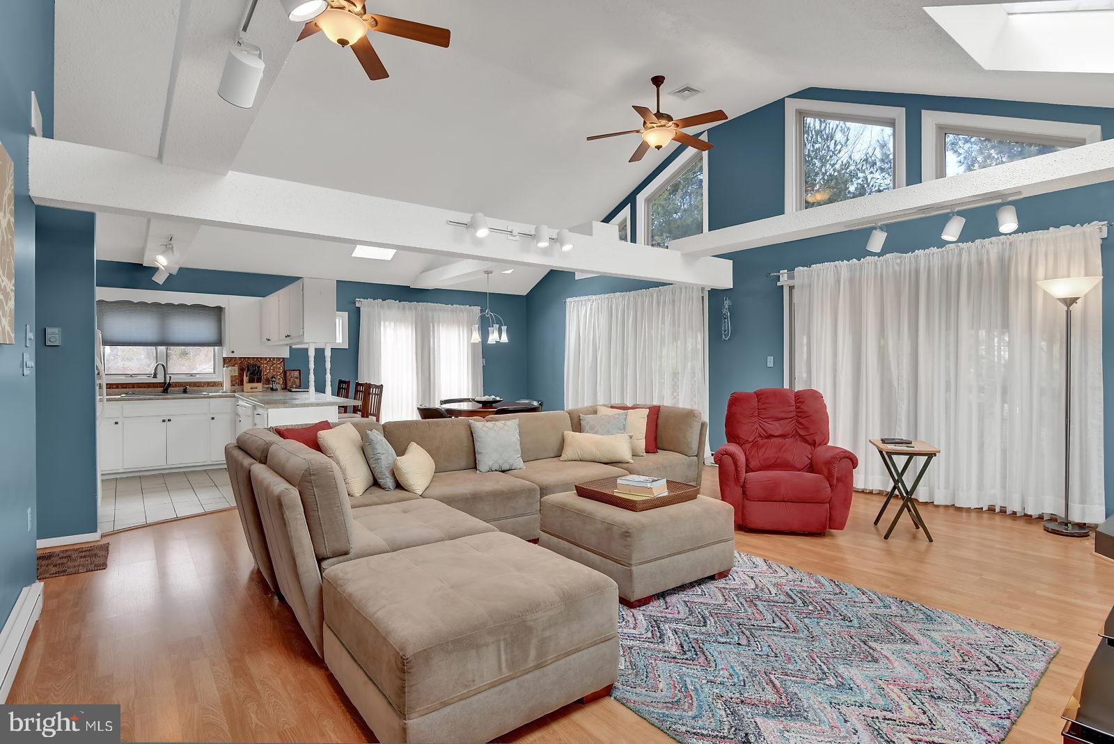 1333 Pelham Road Harrisburg, PA 17110 - Photo 3 of 25 Living Room