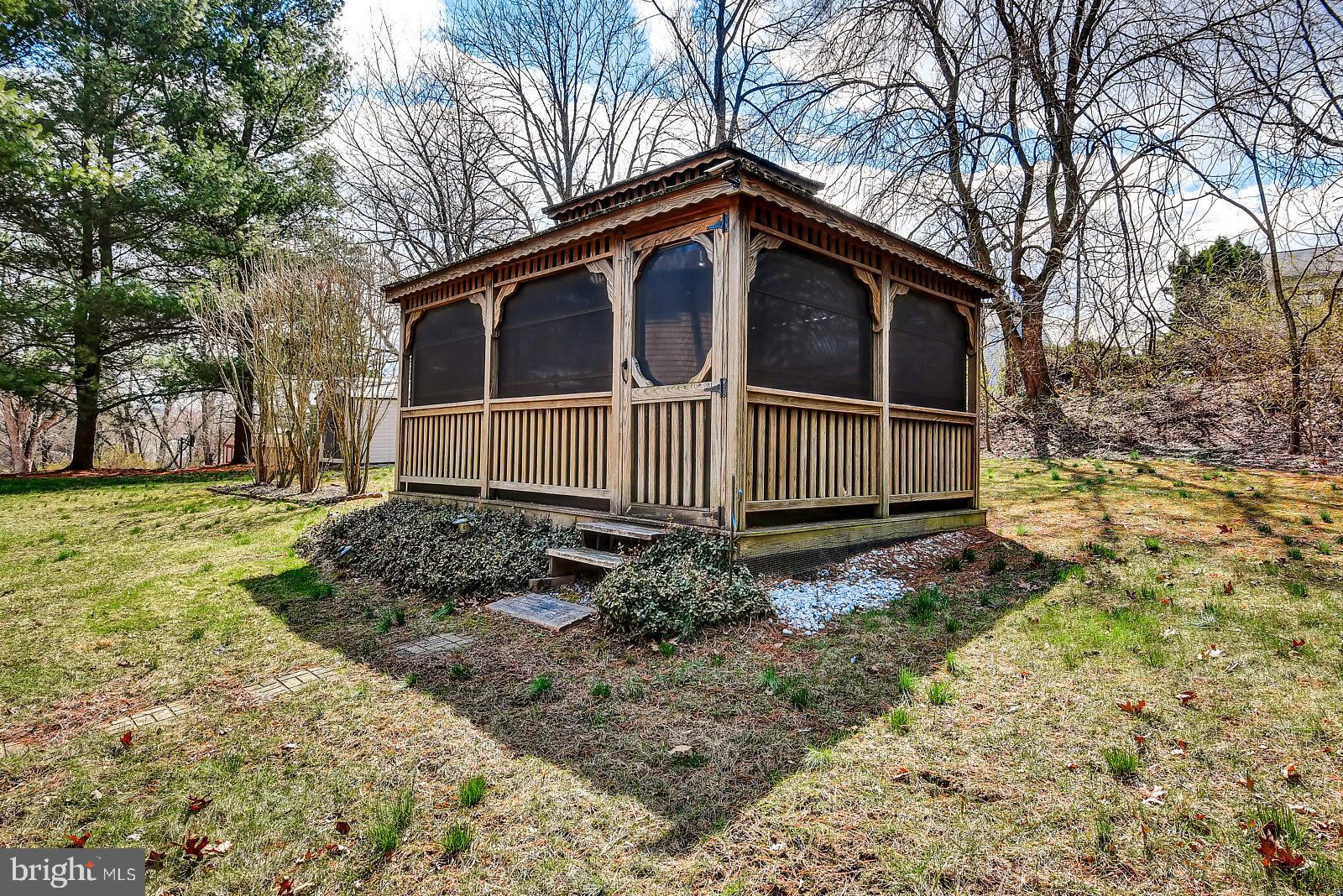 1333 Pelham Road Harrisburg, PA 17110 - Photo 21 of 25 Gazebo