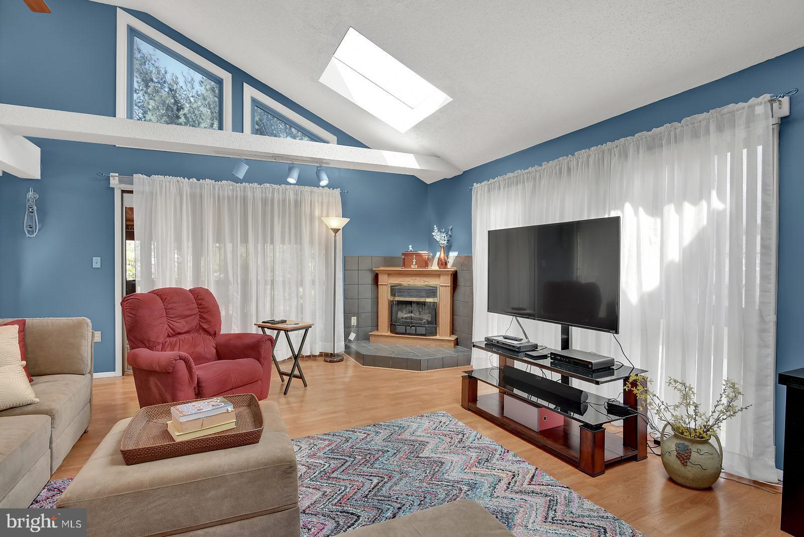 1333 Pelham Road Harrisburg, PA 17110 - Photo 4 of 25 Living Room