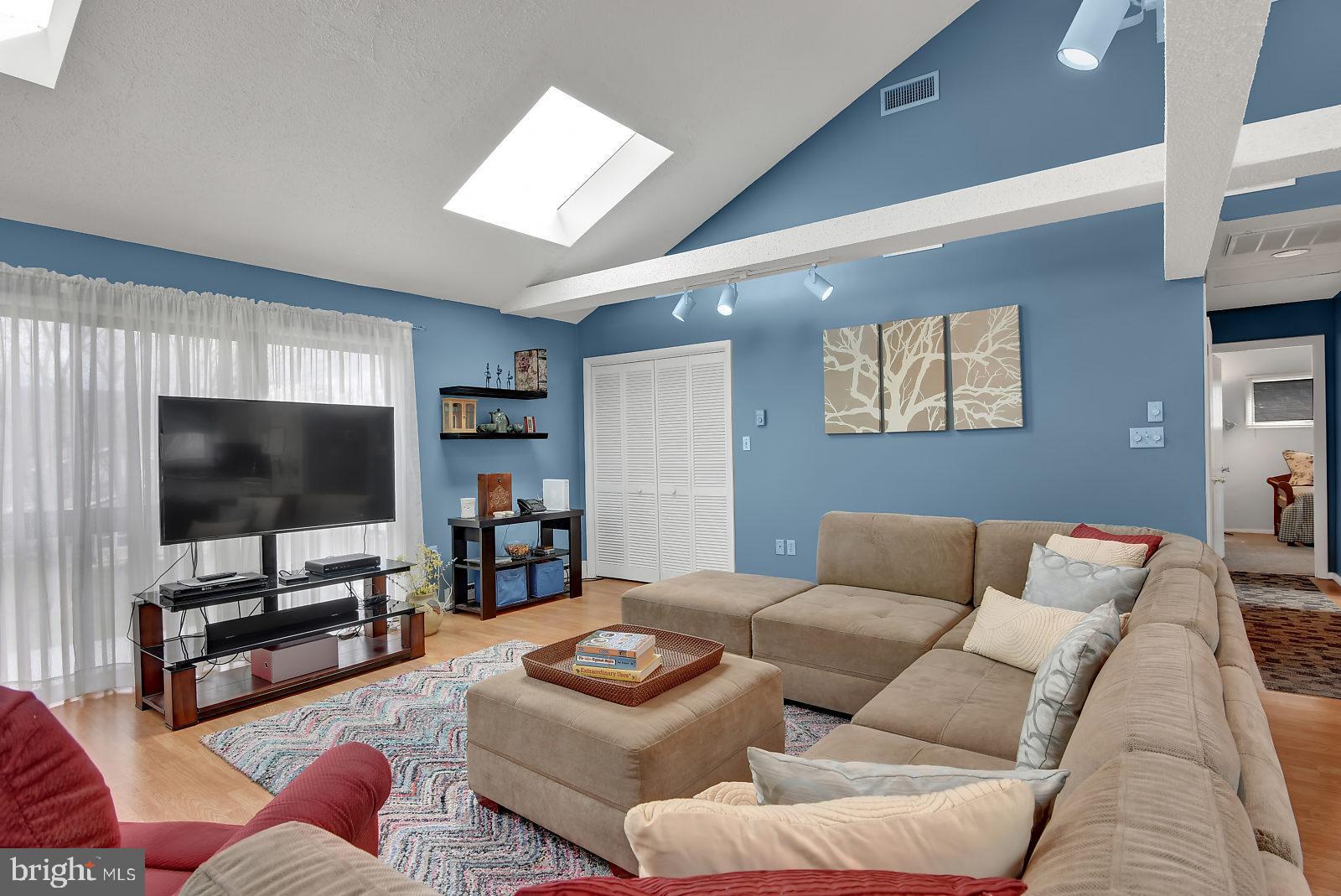 1333 Pelham Road Harrisburg, PA 17110 - Photo 5 of 25 Living Room