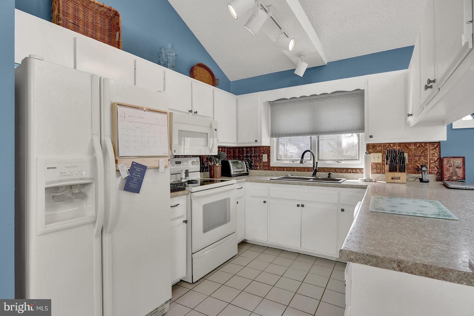 1333 Pelham Road Harrisburg, PA 17110 - Photo 8 of 25 Kitchen