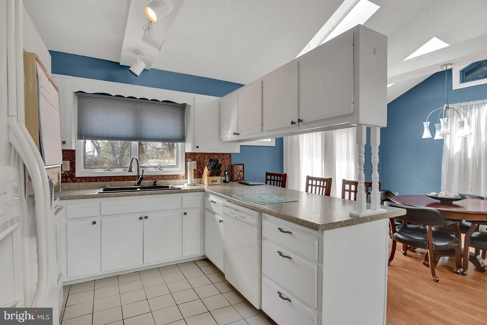 1333 Pelham Road Harrisburg, PA 17110 - Photo 9 of 25 Kitchen