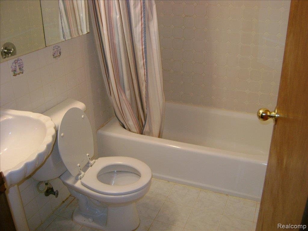 3801 Cedar Road Fort Gratiot, MI 48059 - Photo 10 of 12 3801 cedar 015