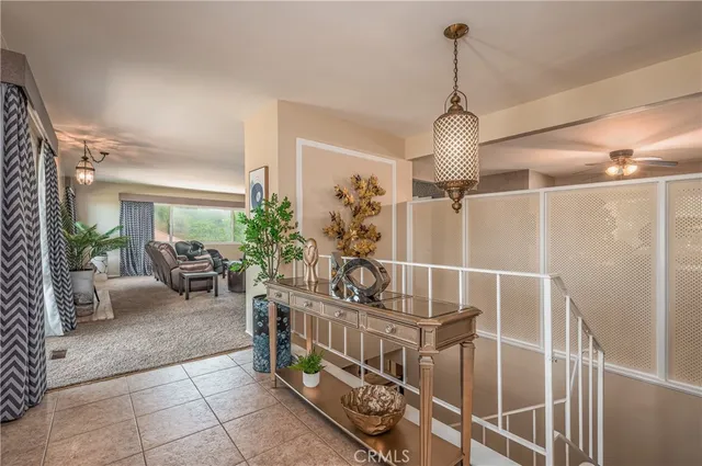 a view of entryway with livingroom