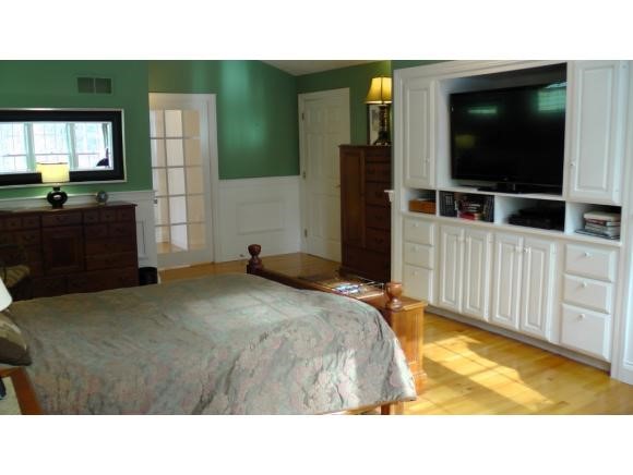24 Pinebrook Road Nashua, NH 03062 - Photo 12 of 36