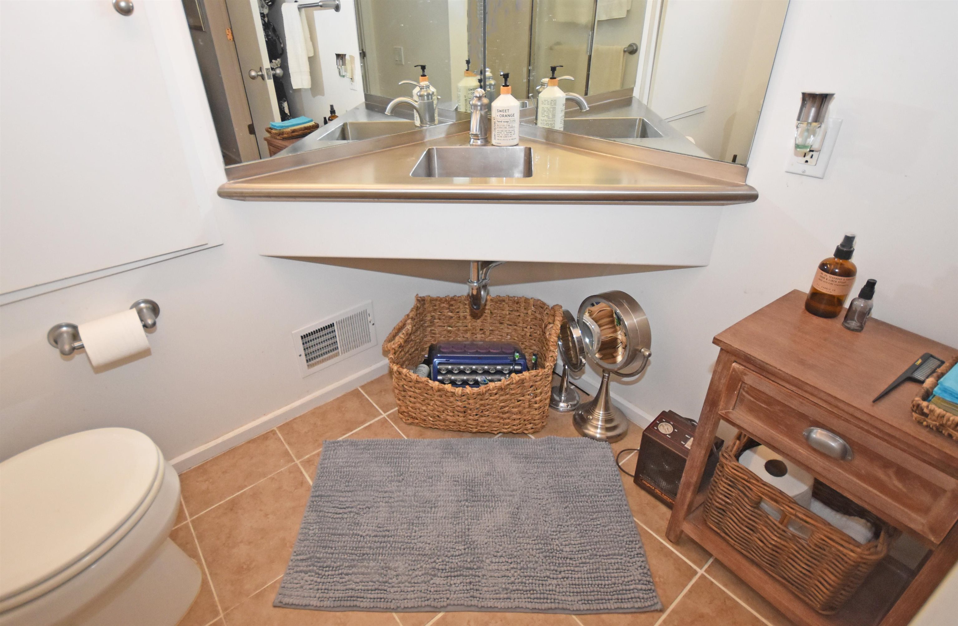 3287 West Darwin Road Maple City, MI 49664 - Photo 60 of 90 1915153-59.JPG
