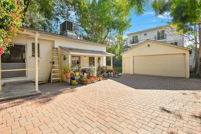 a view of a white house