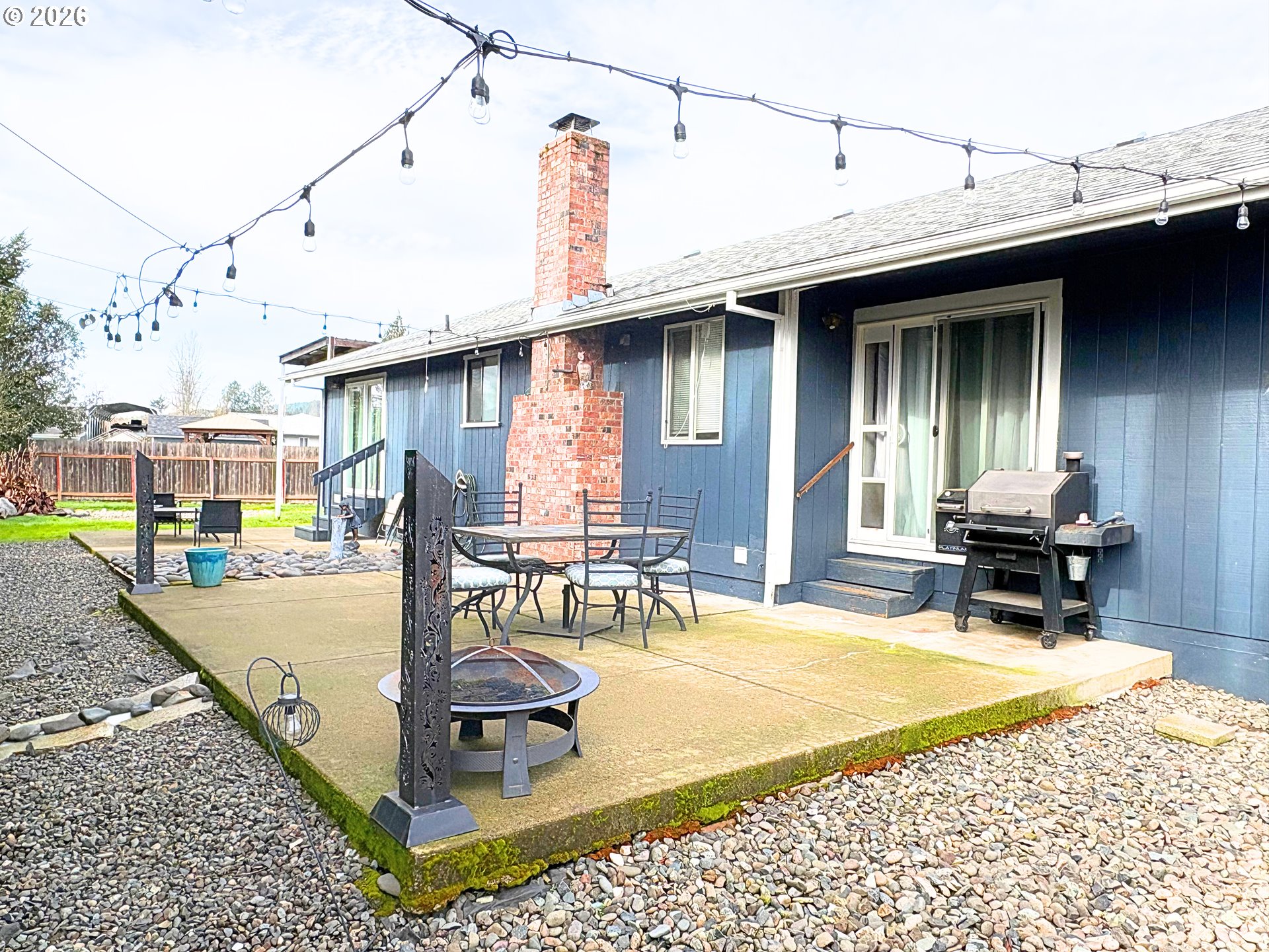 1708 Jasper Avenue Sutherlin, OR 97479 - Photo 25 of 30 a view of a swimming pool with a patio