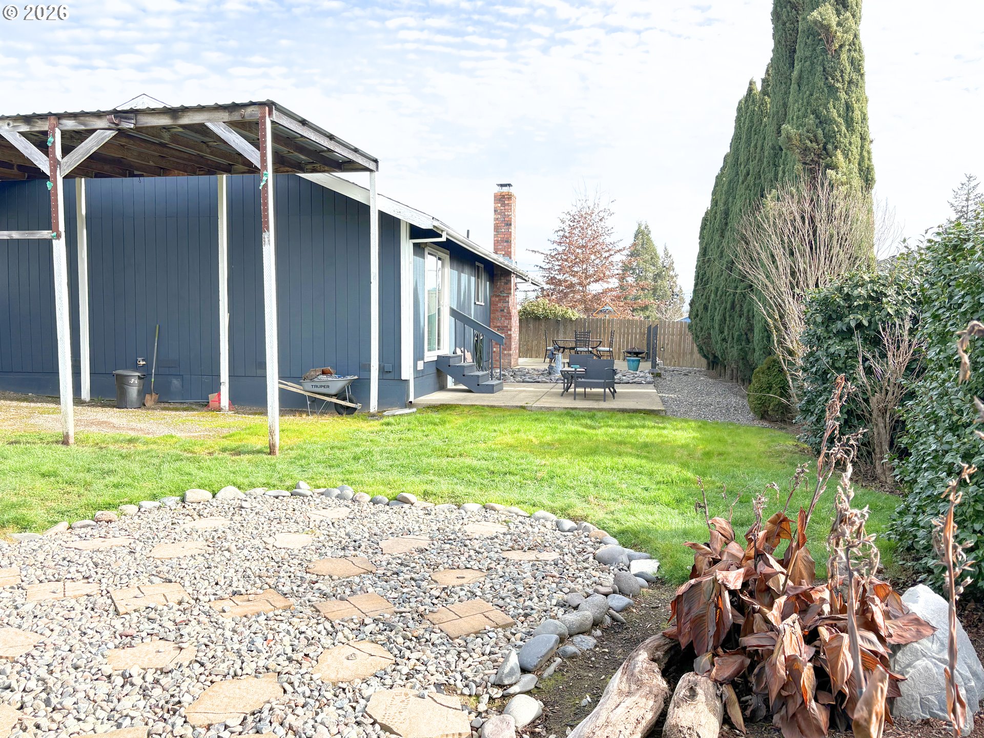 1708 Jasper Avenue Sutherlin, OR 97479 - Photo 28 of 30 a view of a house with a yard