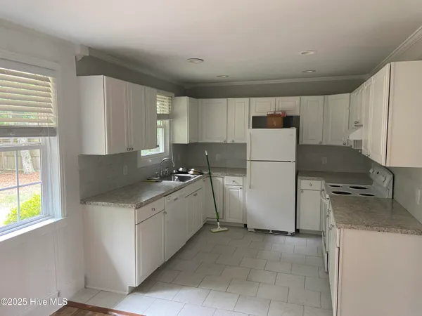 $2,800 | 5308 Wrightsville Avenue, Wilmington, NC 28403