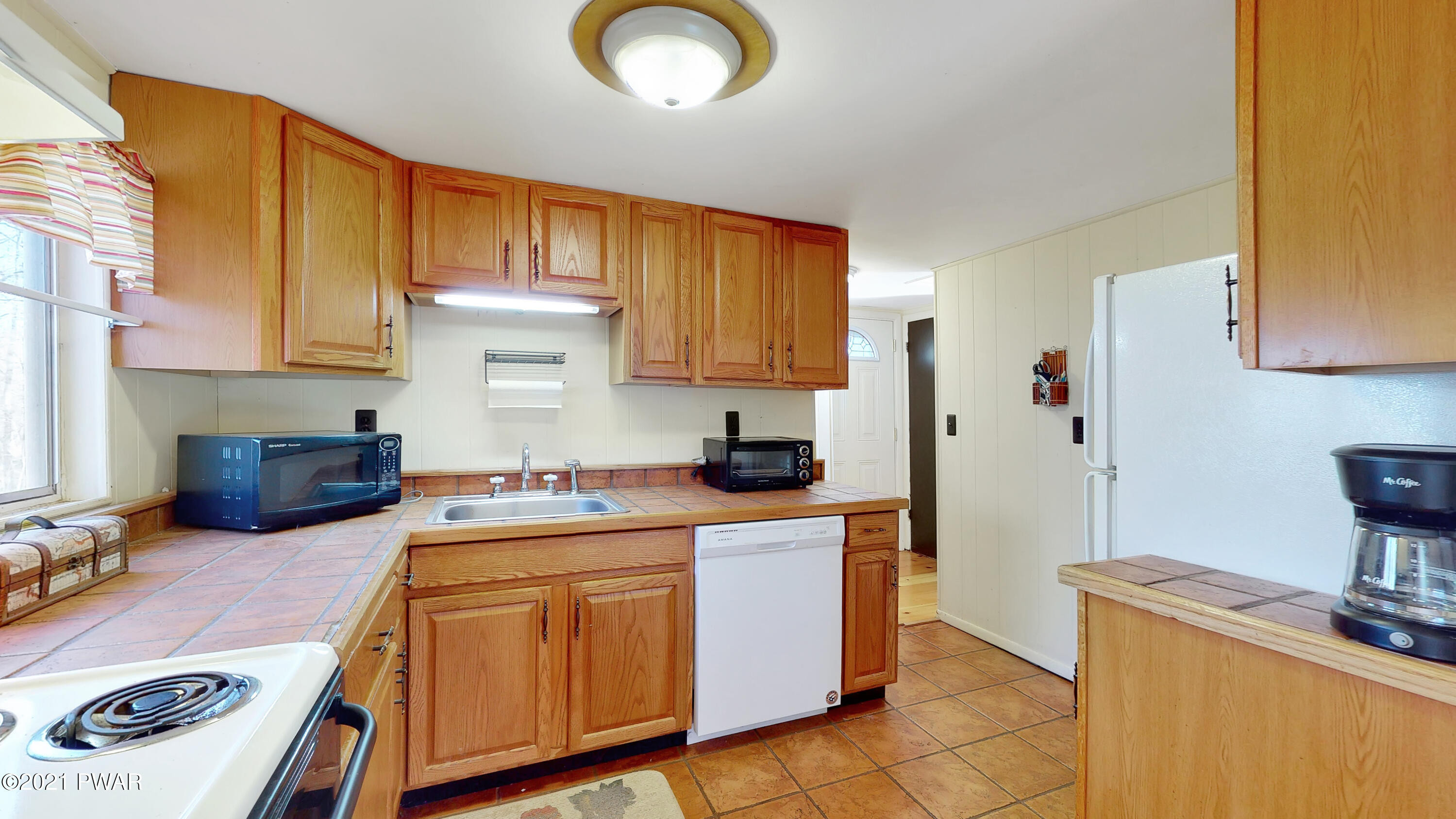 306 Gold Key Road Milford, PA 18337 - Photo 6 of 35