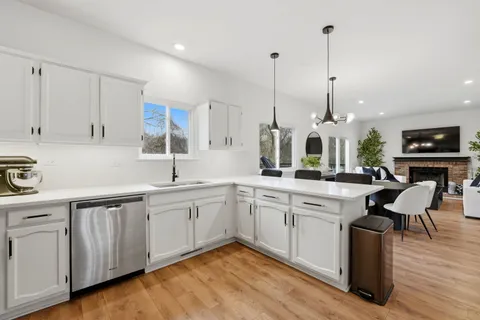 $450,000 | 830 Longwood Drive, Algonquin, IL 60102