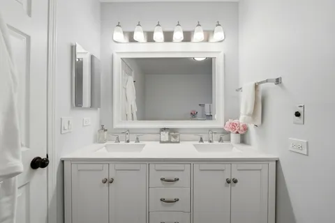 $450,000 | 830 Longwood Drive, Algonquin, IL 60102