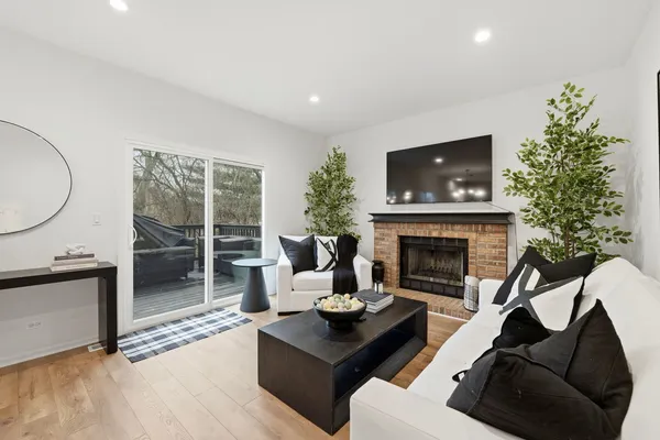 $450,000 | 830 Longwood Drive, Algonquin, IL 60102