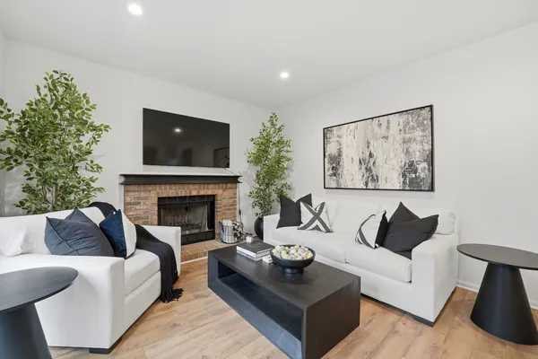 $450,000 | 830 Longwood Drive, Algonquin, IL 60102