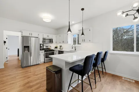 $450,000 | 830 Longwood Drive, Algonquin, IL 60102