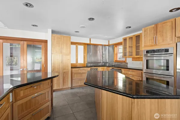 $999,900 | 961 West Lake Samish Drive, Bellingham, WA 98229