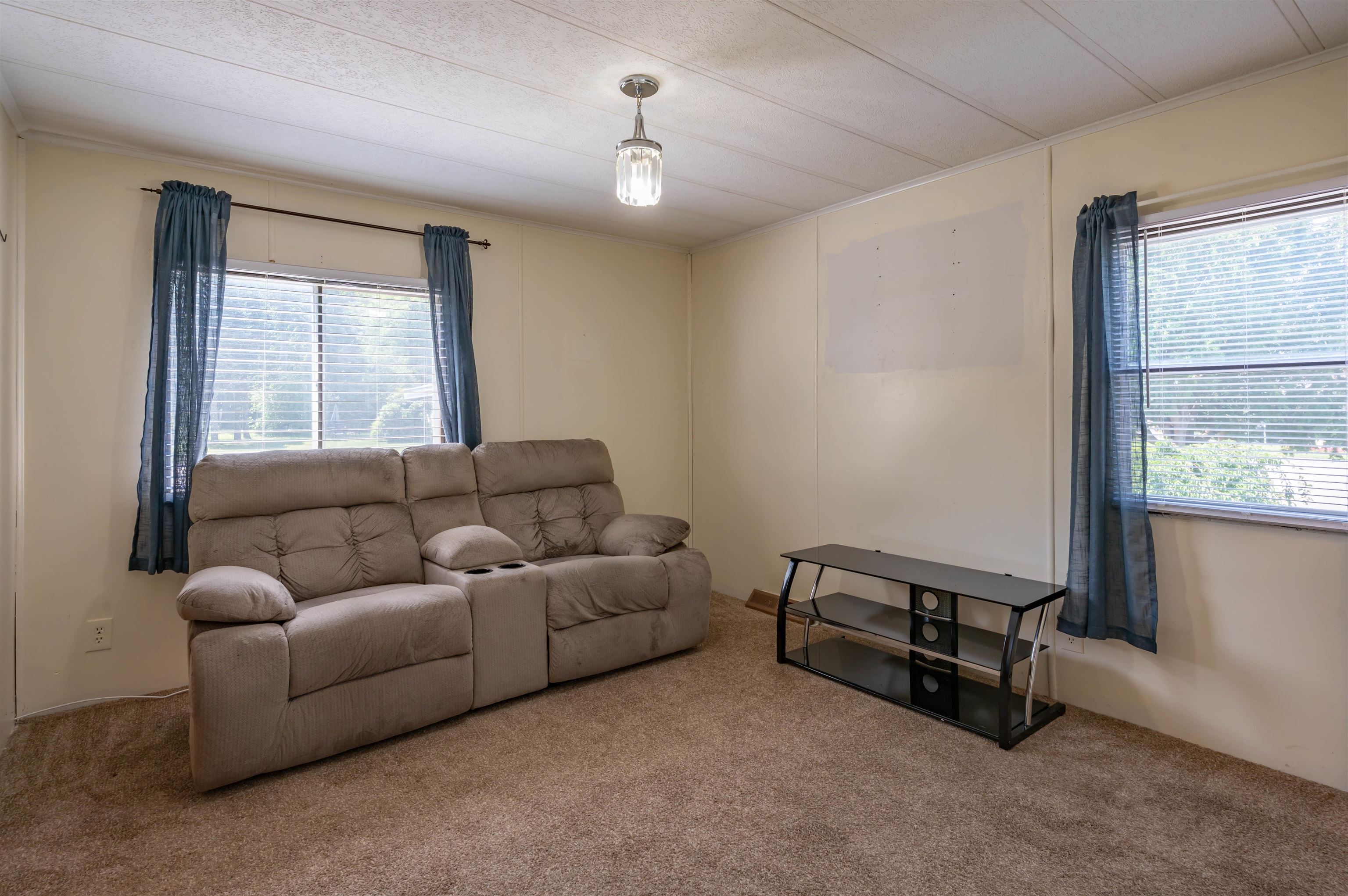 6 Embassy Avenue Hooksett, NH 03106 - Photo 18 of 40