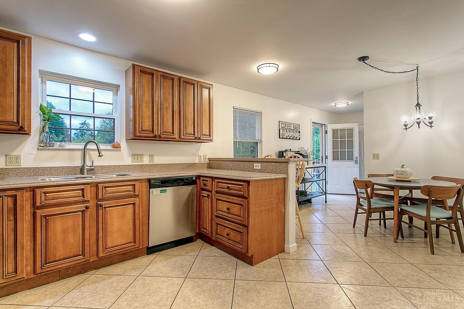 6211 Cook Road Loveland, OH 45140 - Photo 6 of 23 Gallery Image 6
