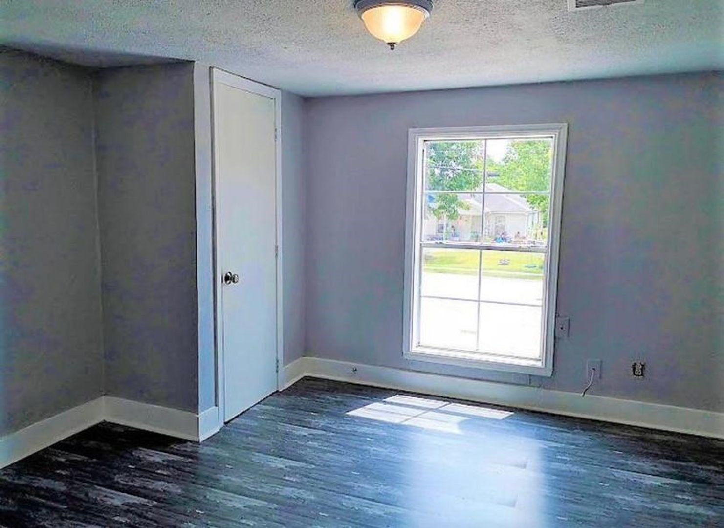 412 North 8th Street, Unit 1 Pasadena, TX 77502 - Photo 4 of 17 an empty room with wooden floor and windows