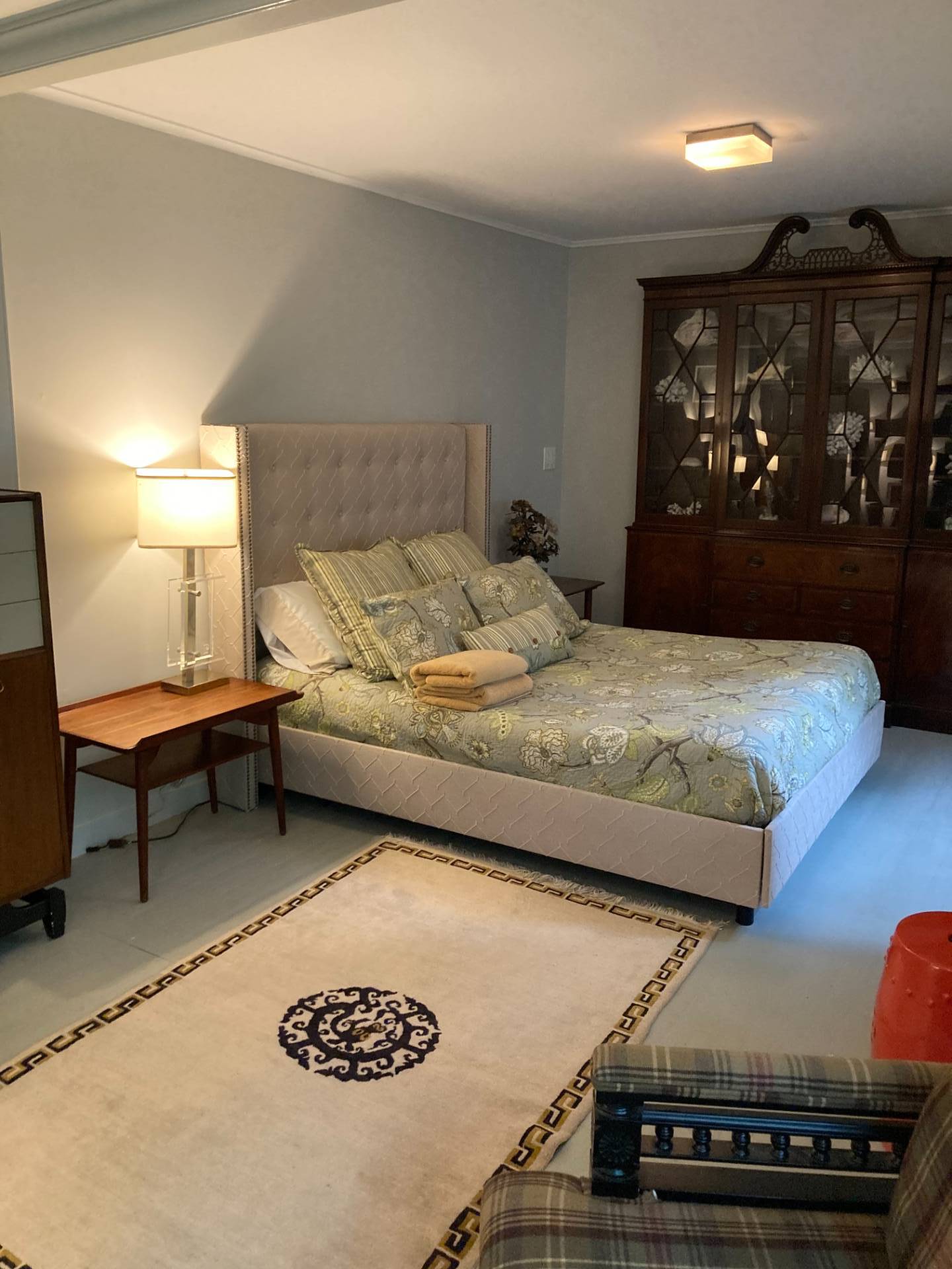 311 Meadows West Bridgehampton, NY 11932 - Photo 9 of 11 a living room with furniture