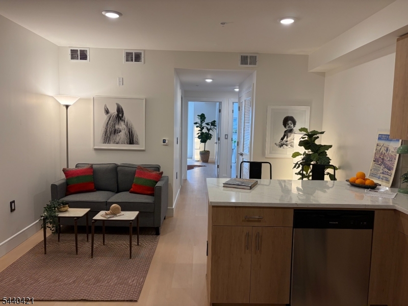 627 Valley Road, Unit C Montclair, NJ 07043 - Photo 26 of 28
