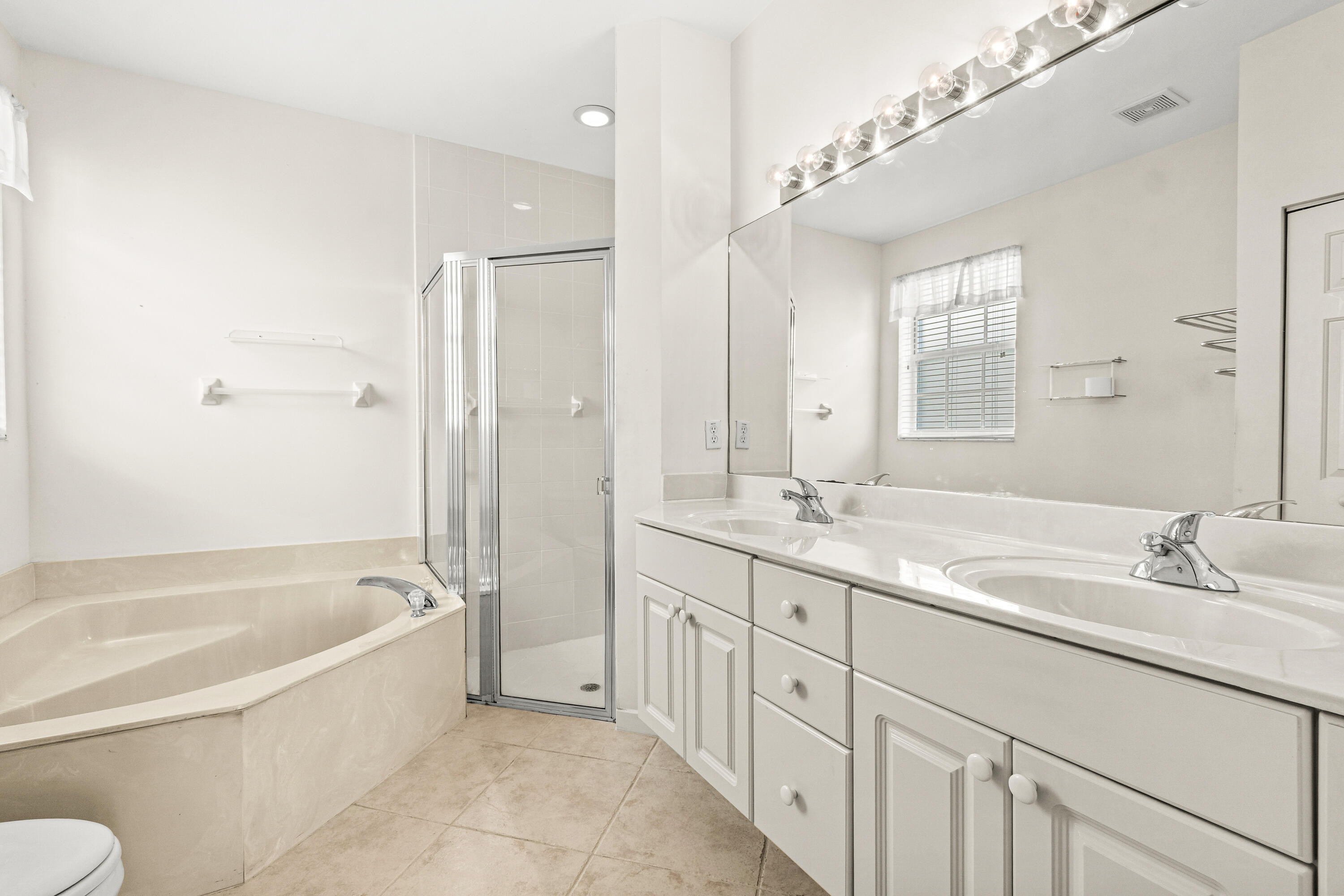 6252 Heliconia Road Delray Beach, FL 33484 - Photo 13 of 38 Primary Bath