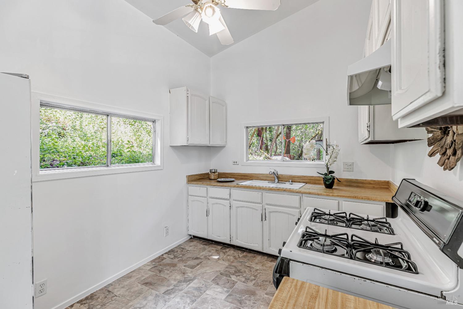 9199 Rio Vista Road Forestville, CA 95436 - Photo 11 of 33