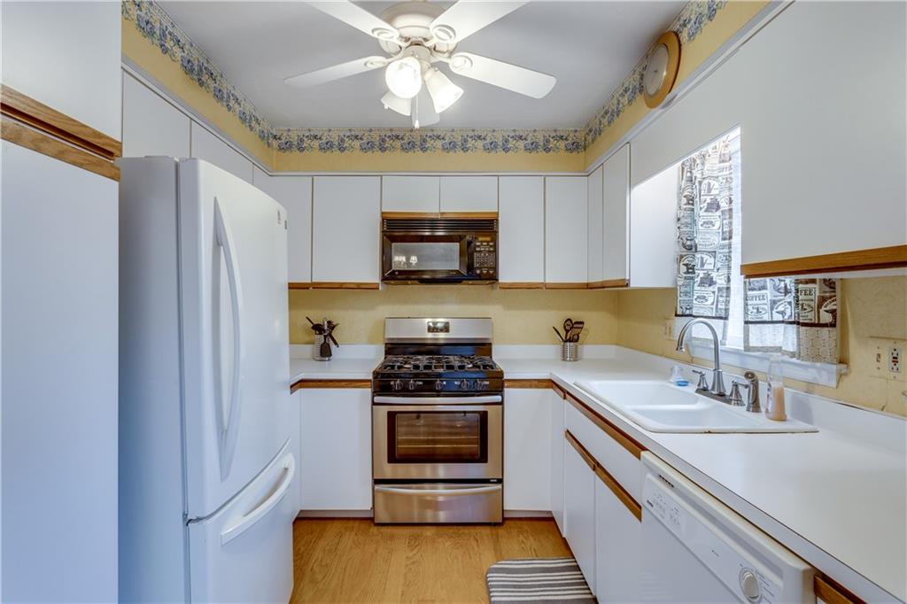 1200 McGovern Road, Unit E Houston, PA 15342 - Photo 8 of 16 Clean, light and bright Kitchen with tons of cabinet and counter space